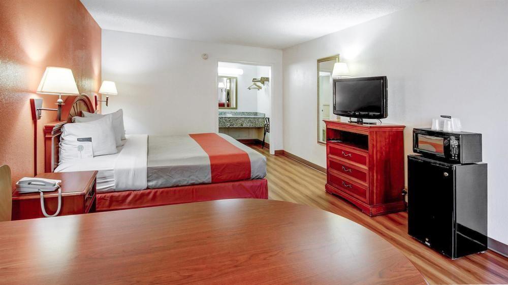 Red Roof Inn Forsyth Extérieur photo